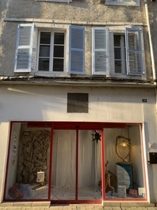 Maison de ville avec commerce, vue Pyrénées