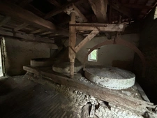 Moulin 7 pièces avec chênaie d'environ 6 hectares