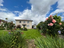 Maison de caractère entièrement rénovée avec plusieurs dépendances 