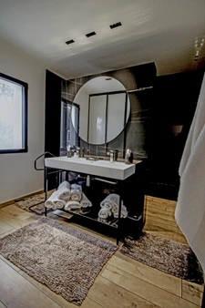 Une villa de style moderniste à Narrosse