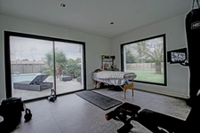 Une villa de style moderniste à Narrosse