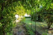 Une maison de Maître contemporaine à Candresse avec dépendances et son jardin de 2500m2 arboré