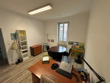 Maison à vendre, louée, 6 pièces DAX (40), dont deux appartements.