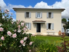 Maison de caractère entièrement rénovée avec plusieurs dépendances 
