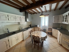 Maison de caractère entièrement rénovée avec plusieurs dépendances 