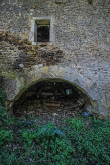 Moulin 7 pièces avec chênaie d'environ 6 hectares