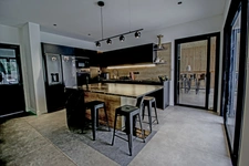 Une villa de style moderniste à Narrosse