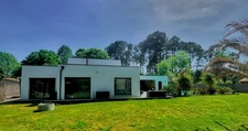 Une villa de style moderniste à Narrosse