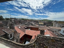 Maison de ville avec commerce, vue Pyrénées