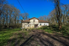 Moulin 7 pièces avec chênaie d'environ 6 hectares