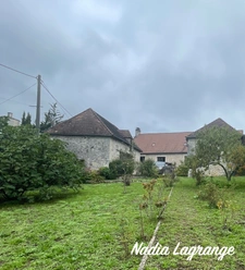 ENSEMBLE IMMOBILIER EN PIERRE EN L AVEC DÉPENDANCES
