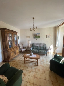 ENSEMBLE IMMOBILIER EN PIERRE EN L AVEC DÉPENDANCES