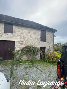 ENSEMBLE IMMOBILIER EN PIERRE EN L AVEC DÉPENDANCES
