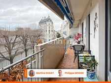 VICHY – FACE AU PARC DES SOURCES – APPARTEMENT F2 AVEC BALCON, ASCENSEUR ET CAVE