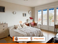 VICHY – FACE AU PARC DES SOURCES – APPARTEMENT F2 AVEC BALCON, ASCENSEUR ET CAVE
