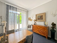 VICHY – Quartier République – Appartement de caractère 80 m² avec garage et caves dans maison Art déco