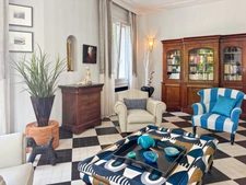 VICHY – Quartier République – Appartement de caractère 80 m² avec garage et caves dans maison Art déco