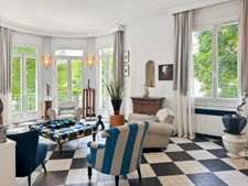 VICHY – Quartier République – Appartement de caractère 80 m² avec garage et caves dans maison Art déco