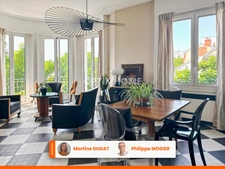 Rare à Vichy, lot 2 appartements 1er et 2ème étage avec toit terrasse, 2 garages et caves