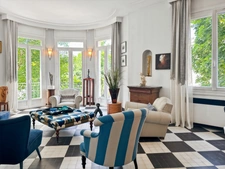 VICHY – Quartier République – Appartement de caractère 80 m² avec garage et caves dans maison Art déco