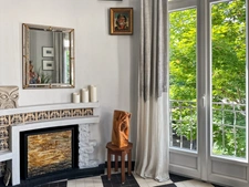 VICHY – Quartier République – Appartement de caractère 80 m² avec garage et caves dans maison Art déco