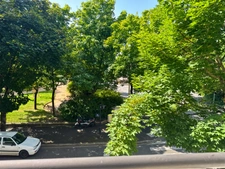 VICHY – Quartier République – Appartement de caractère 80 m² avec garage et caves dans maison Art déco