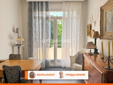 Rare à Vichy, Duplex 1er et 2ème étage avec toit terrasse, 2 garages et caves