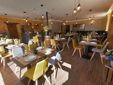 Tres bel Hôtel Restaurant situé au coeur d'un haut lieu touristique du Perigord noir 