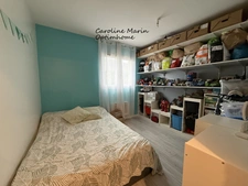 ROUTOT CENTRE | Maison contemporaine de plain-pied avec 4 chambres et jardin arboré