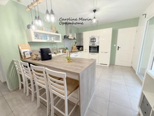 ROUTOT CENTRE | Maison contemporaine de plain-pied avec 4 chambres et jardin arboré