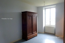 Plein centre village Bonneui Matours , Maison individuelle en pierre de 86m² , Jardin , dépendances ,proche Facultés et CHU