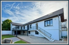 ? À VENDRE – MAISON ATYPIQUE RÉNOVÉE AVEC TERRASSE & CAVE VOÛTÉE – FRENEUSE (78) 200 m² habitables – 4/5 chambres – Vue dégagée – Garage – Jardin clos