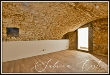 ? À VENDRE – MAISON ATYPIQUE RÉNOVÉE AVEC TERRASSE & CAVE VOÛTÉE – FRENEUSE (78) 173 m² habitables – 4/5 chambres – Vue dégagée – Garage – Jardin clos