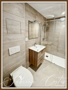 ? À VENDRE – MAISON ATYPIQUE RÉNOVÉE AVEC TERRASSE & CAVE VOÛTÉE – FRENEUSE (78) 200 m² habitables – 4/5 chambres – Vue dégagée – Garage – Jardin clos