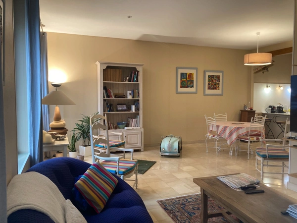 Dpt Dordogne (24), à vendre PERIGUEUX maison de ville avec un extérieur