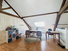 PERIGUEUX (Chancelade) Maison à louer T 6 de 210 m² avec terrain de 1450 m², piscine