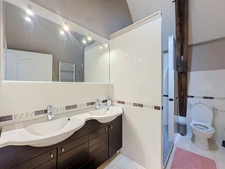 PERIGUEUX (Chancelade) Maison à louer T 6 de 210 m² avec terrain de 1450 m², piscine