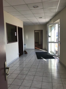 Dpt Dordogne (24), à louer PÉRIGUEUX Quartier des affaires 190 m² Bureaux, salle de réunion, parking  