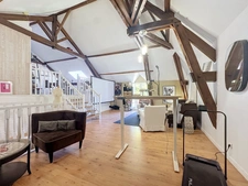 PERIGUEUX (Chancelade) Maison à louer T 6 de 210 m² avec terrain de 1450 m², piscine