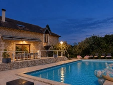 PERIGUEUX (Chancelade) Maison à louer T 6 de 210 m² avec terrain de 1450 m², piscine