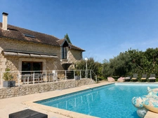 PERIGUEUX (Chancelade) Maison à louer T 6 de 210 m² avec terrain de 1450 m², piscine