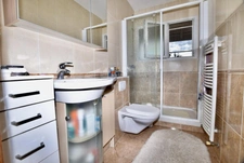 LOISIN - 74140 - Maison 8 pièces 286 m²- Terrain 1865 m² - Piscine et cuisine d'été 