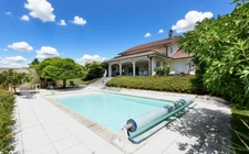 LOISIN - 74140 - Maison 8 pièces 286 m²- Terrain 1865 m² - Piscine et cuisine d'été 