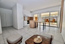 74100 - VETRAZ MONTHOUX - Appartement 47 m² en Rez de jardin - Garage - 