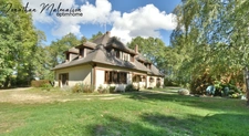 Proche Conches-en-Ouche – Maison traditionnelle avec 6 chambres, dont 2 suites au rez-de-chaussée, sur un hectare en partie boisé