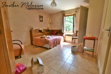 GROS POTENTIEL POUR CETTE MAISON À RÉNOVER