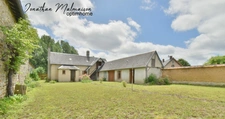 GROS POTENTIEL POUR CETTE MAISON À RÉNOVER