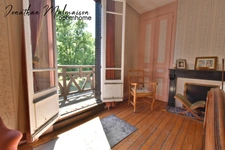 Maison de ville avec garage, jardin et fort potentiel – À deux pas de la gare et du centre-ville de Conches-en-Ouche