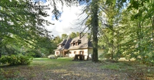 Proche Conches-en-Ouche – Maison traditionnelle avec 6 chambres, dont 2 suites au rez-de-chaussée, sur un hectare en partie boisé
