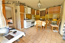 GROS POTENTIEL POUR CETTE MAISON À RÉNOVER